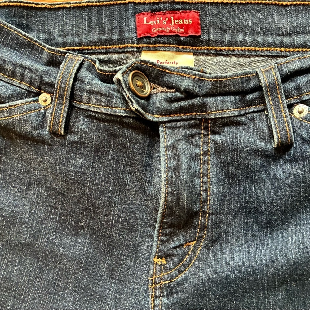 Levi’s Perfectly Slimming Jeans Size 10 Medium Dark Wash Bootcut Y2K - Picture 6 of 14
